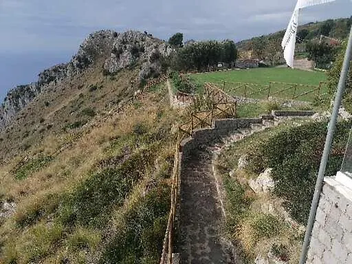 Daniela Oda ve Kahvaltı Policastro Bussentino